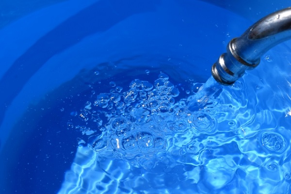 熱湯除草の効果について：水を溜める