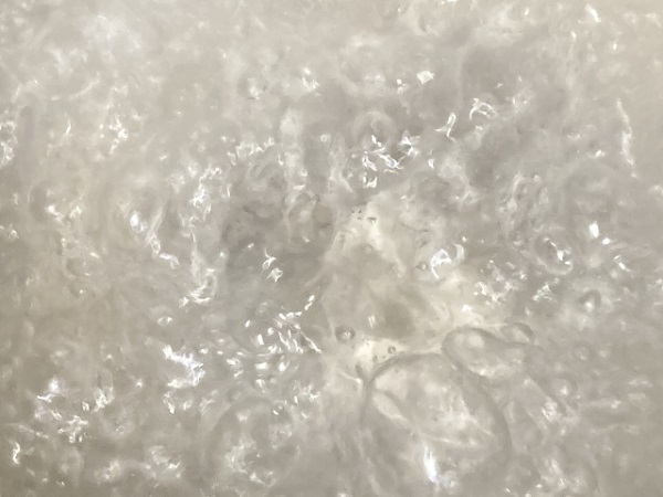 手軽な雑草対策:沸騰するお湯